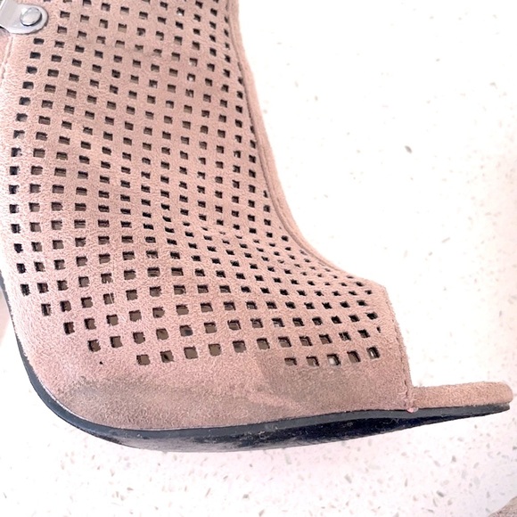 CATHERINE MALANDRINO | Shooties - Picture 4 of 6